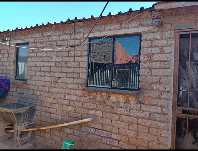 2 BEDROOM HOUSE FOR SALE IN TEMBISA EXT 11